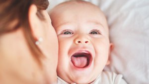 Bavarder le plus possible avec son enfant pour stimuler son intelligence