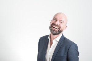 La stigmatisation qui s'attache aux hommes chauves